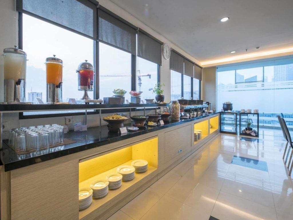Hotel 88 Grogol By Wh Jakarta Exteriör bild