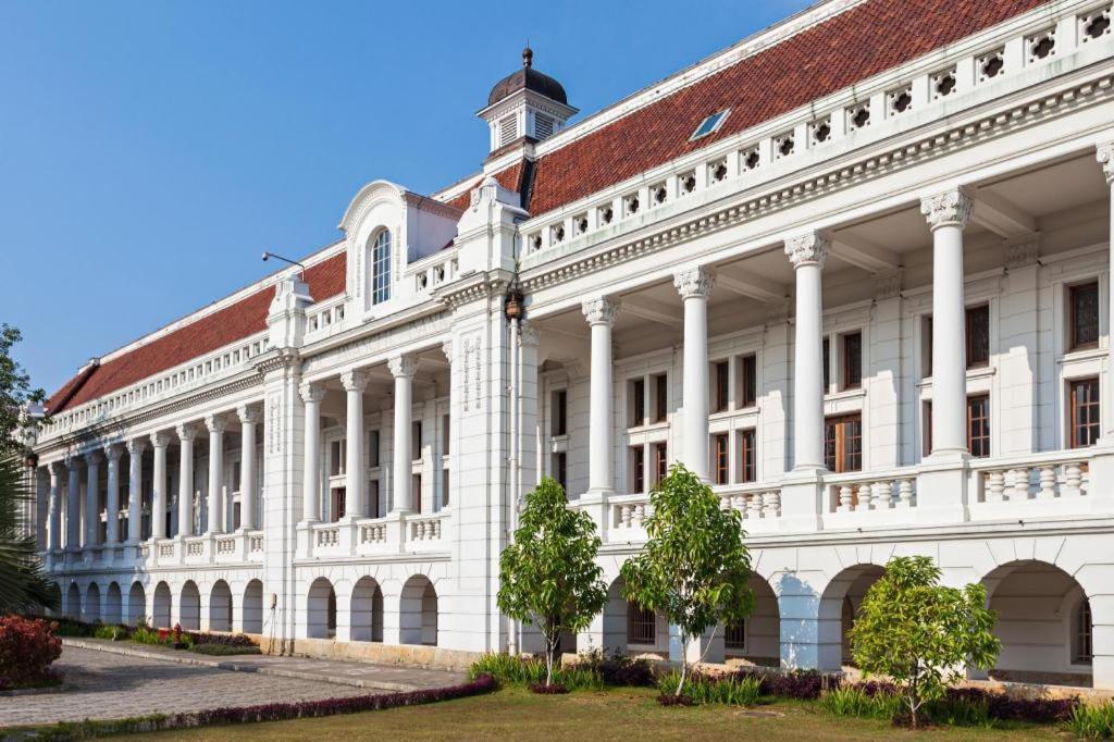Hotel 88 Grogol By Wh Jakarta Exteriör bild