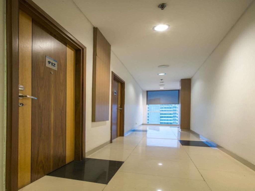 Hotel 88 Grogol By Wh Jakarta Exteriör bild